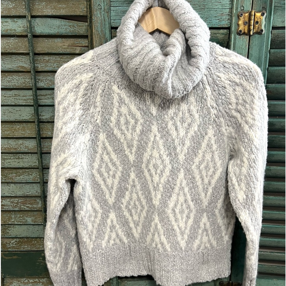 J. Crew sweater gray white turtleneck XS acrylic wool alpaca